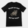 T-Shirt „Break Her Bed Not Her Heart“ (Rückenaufdruck)