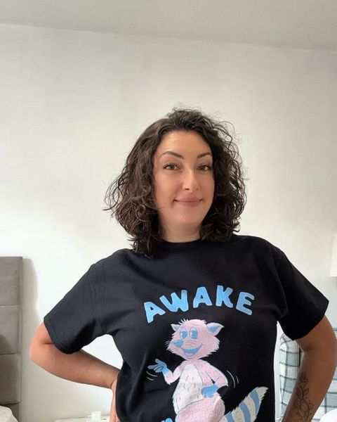@lifestyle_byangela wearing Wach, aber um welchen Preis? T-Shirt