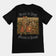 Zum Scherzen geboren, zum Wettstreit gezwungen T-Shirt (Rückenaufdruck)