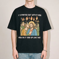 Es war doch nur ein Kuss. Wie konnte es so enden? Jesus &amp; Judas T-Shirt
