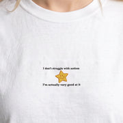 Ich habe keine Probleme mit Autismus, ich bin sogar sehr gut darin (besticktes) T-Shirt
