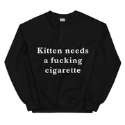 Kätzchen braucht einen Zigarettenpullover